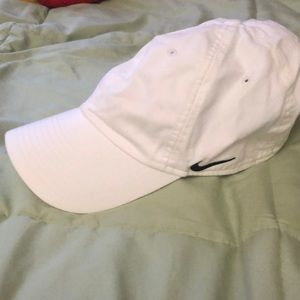 White nike baseball cap NWOT